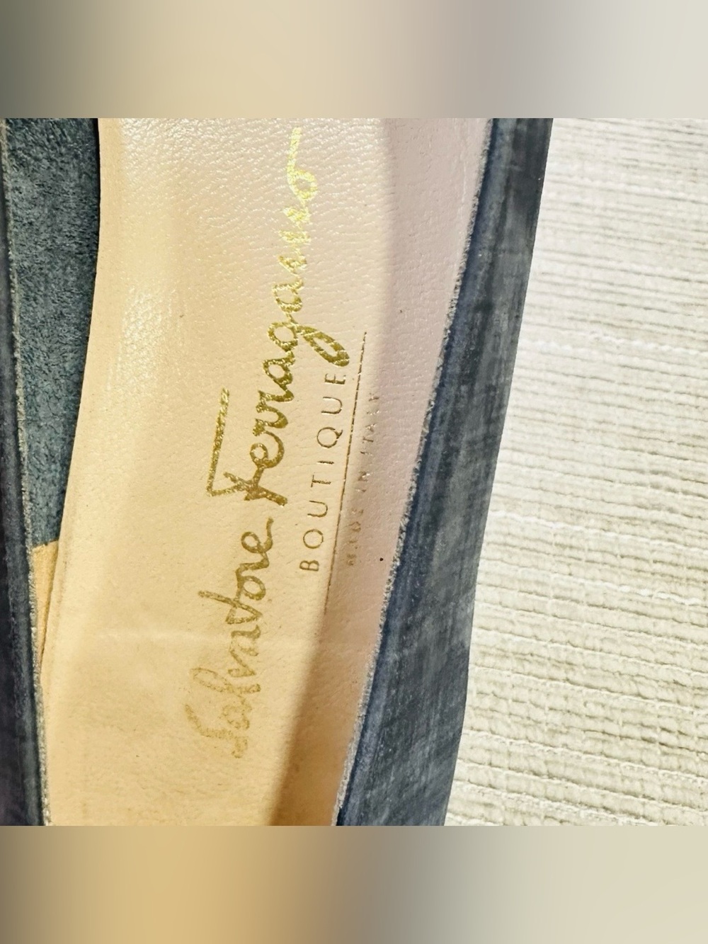 Salvatore Ferragamo Vara Denim Fabric Pumps Blue Bow Block Heel Shoes Size 8 4A - Picture 10 of 11